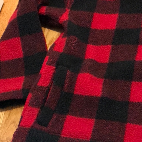 Old Navy~Comfy Pullover~~🖤❤️ - Picture 2 of 5